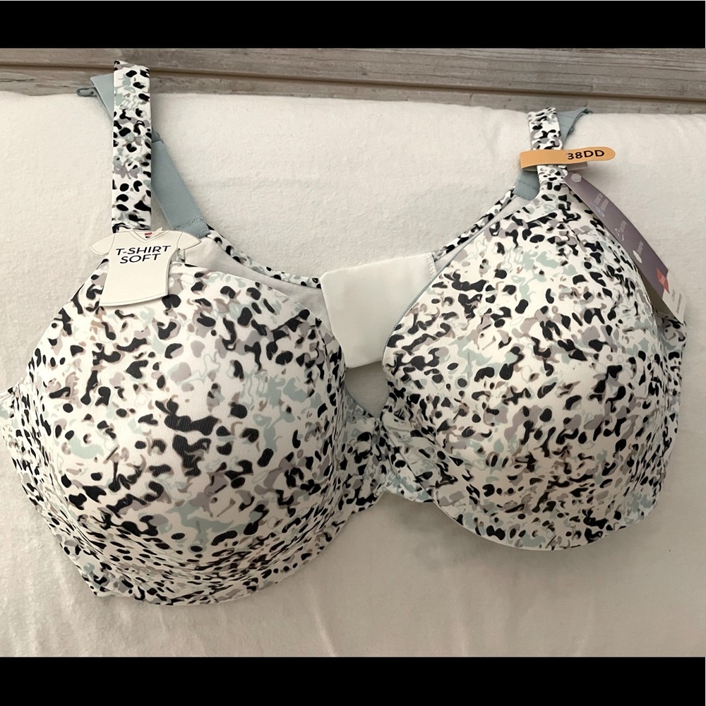 Brand new Hanes T-Shirt Bra Size 38 DD